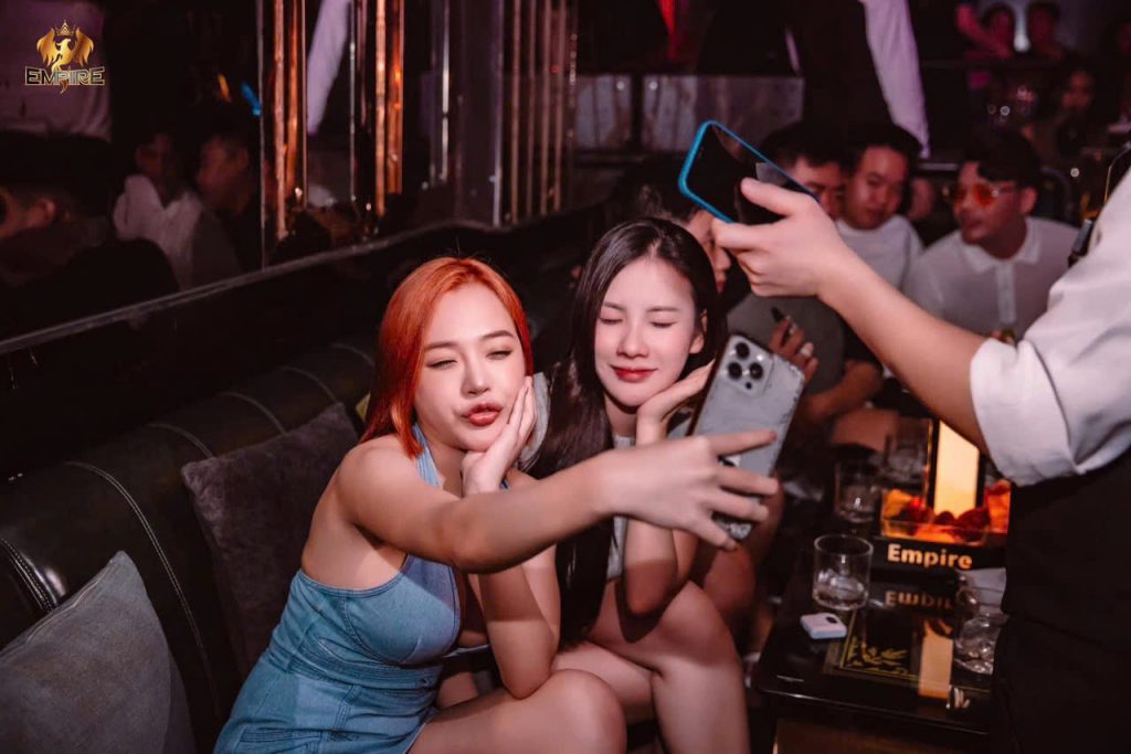 Tiệc sinh nhật D-RAVE